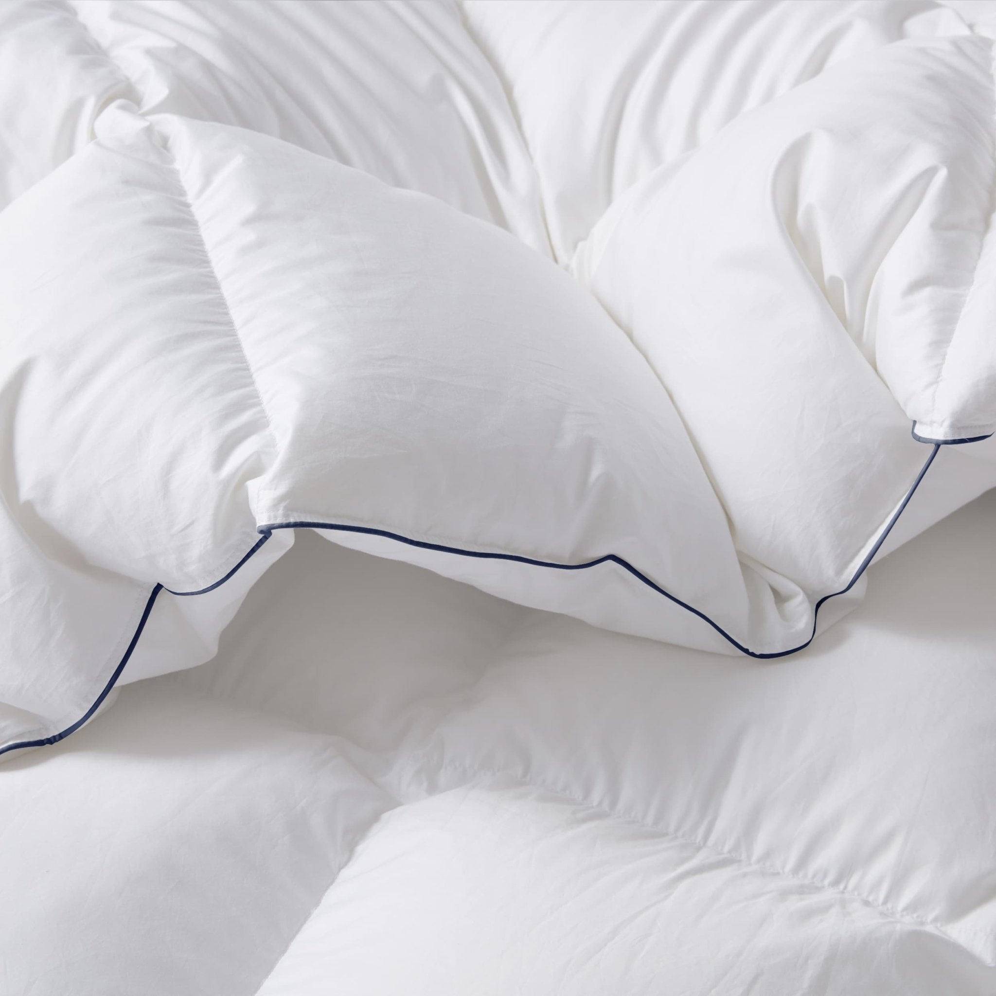 MOOFUN Ganzjahres-Daunendecke 220x240 Cm – Flauschig & Geruchsneutral Mit Bio-Bezug